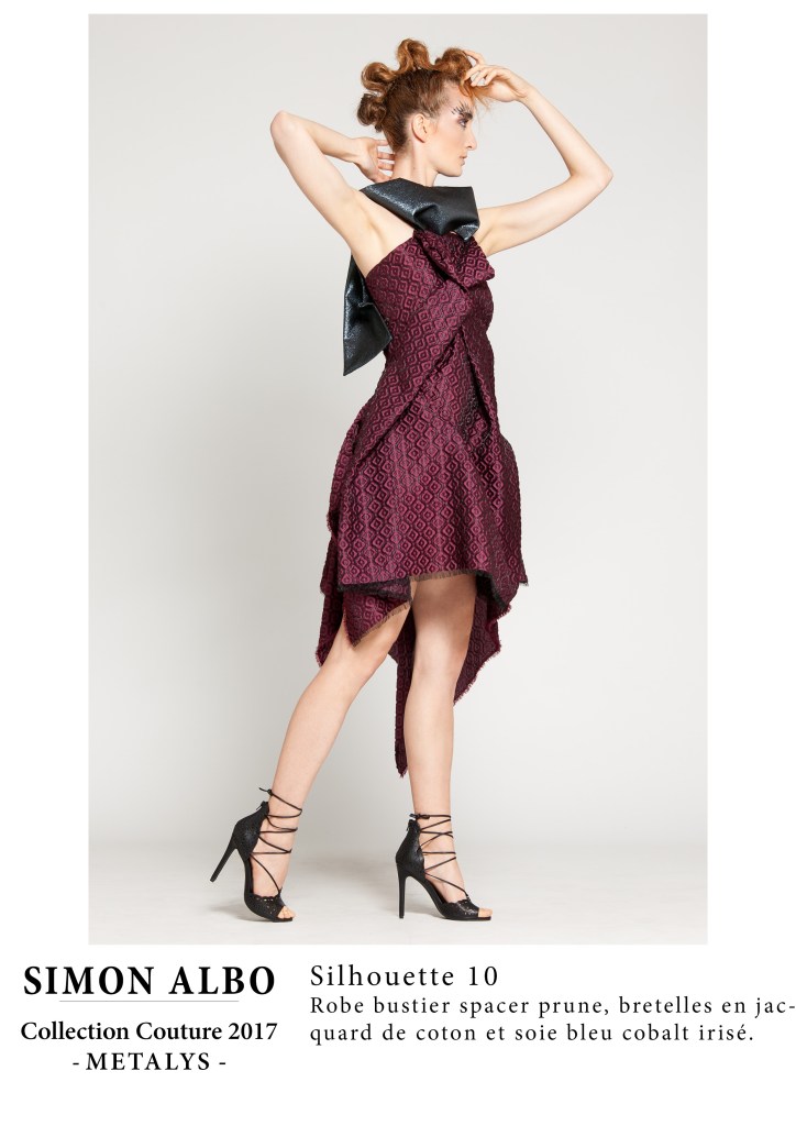 Silhouette couture Simon Albo, robe bustier spacer prune avec bretelles en jacquard coton et soie bleu cobalt irisé, design couture et créateur.