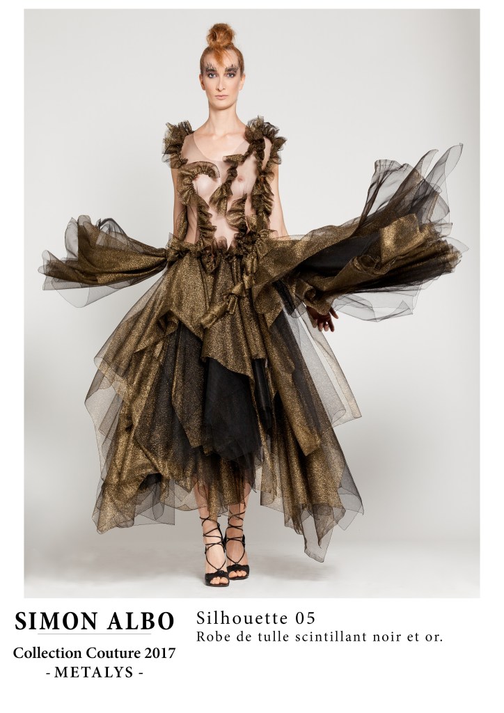Silhouette couture Simon Albo, robe en tulle or et noir, création couture artistique et design du couturier.