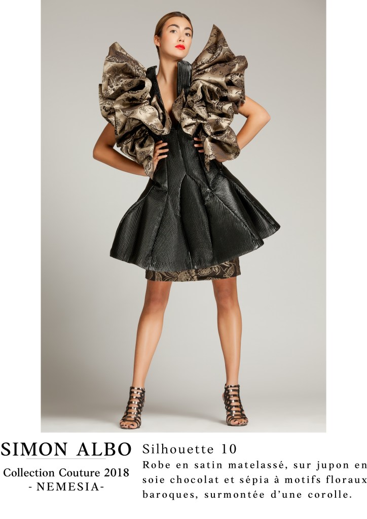 Silhouette couture Simon Albo NEMESIA, robe satin matelassé et jupon en soie chocolat et sépia, création couture designer et fashion.