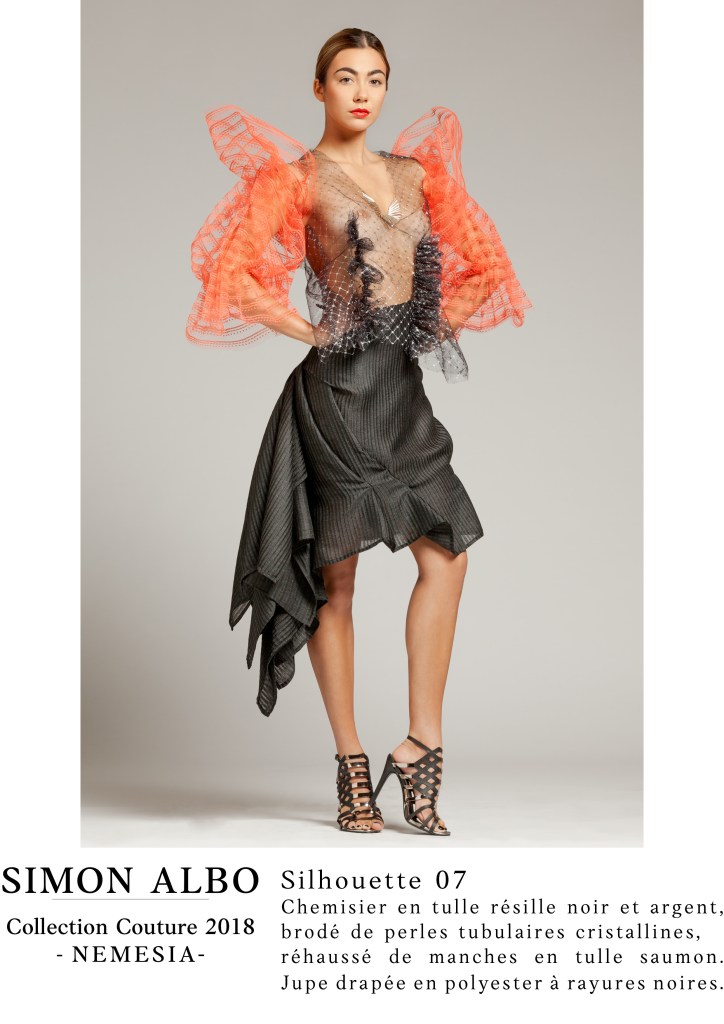Silhouette couture Simon Albo NEMESIA, chemisier tulle noir et argent avec manches saumon et jupe drapée, design couture et mode.