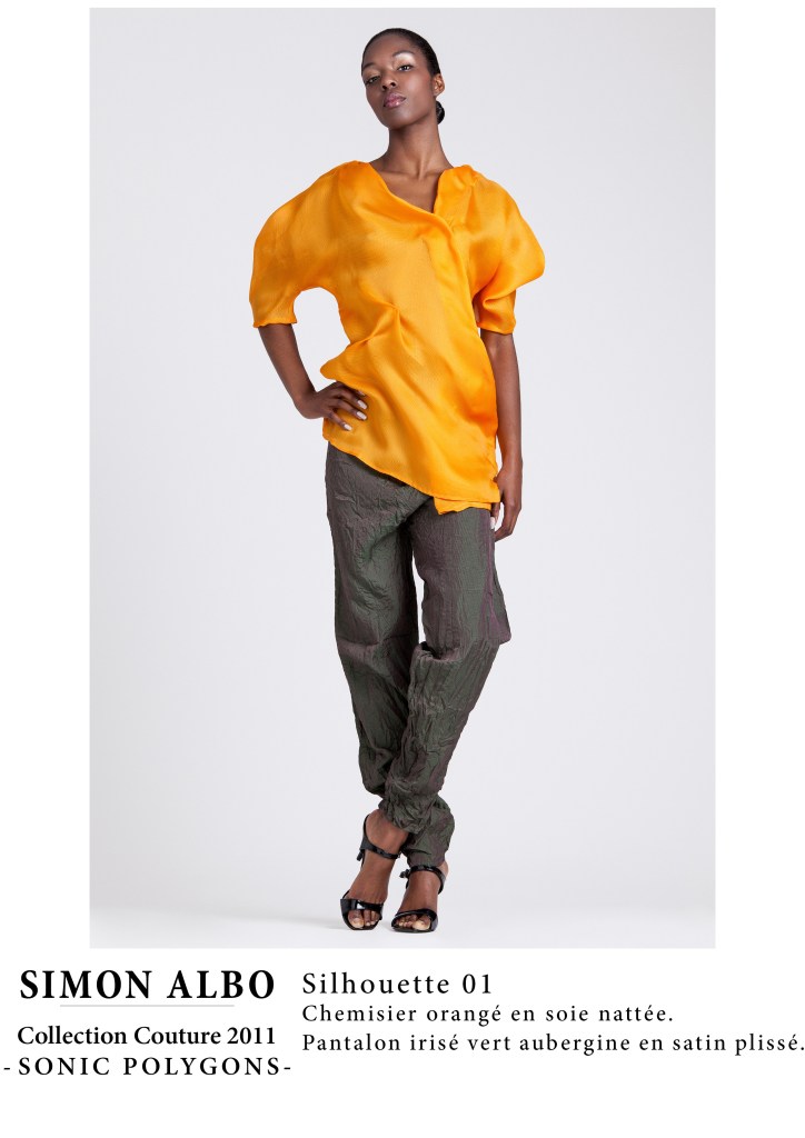 Création couture Simon Albo : chemisier orangé en soie nattée et pantalon irisé vert aubergine en satin plissé, mode et design haute couture.