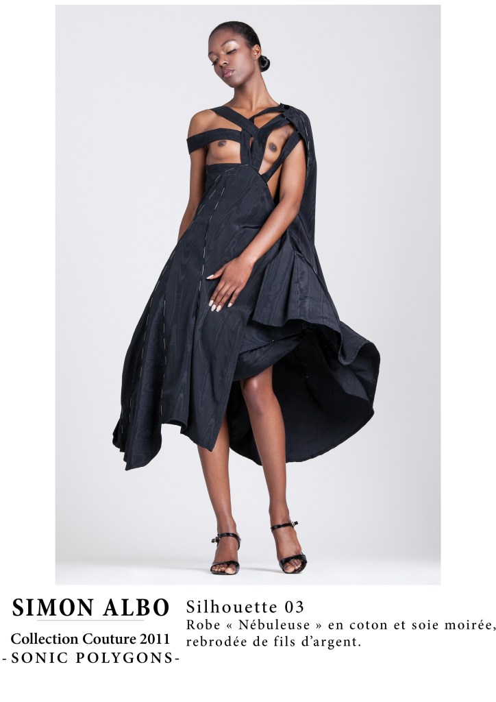 Simon Albo, couturier et designer : robe « Nébuleuse » en coton et soie moirée rebrodée de fils d’argent, création artistique unique.