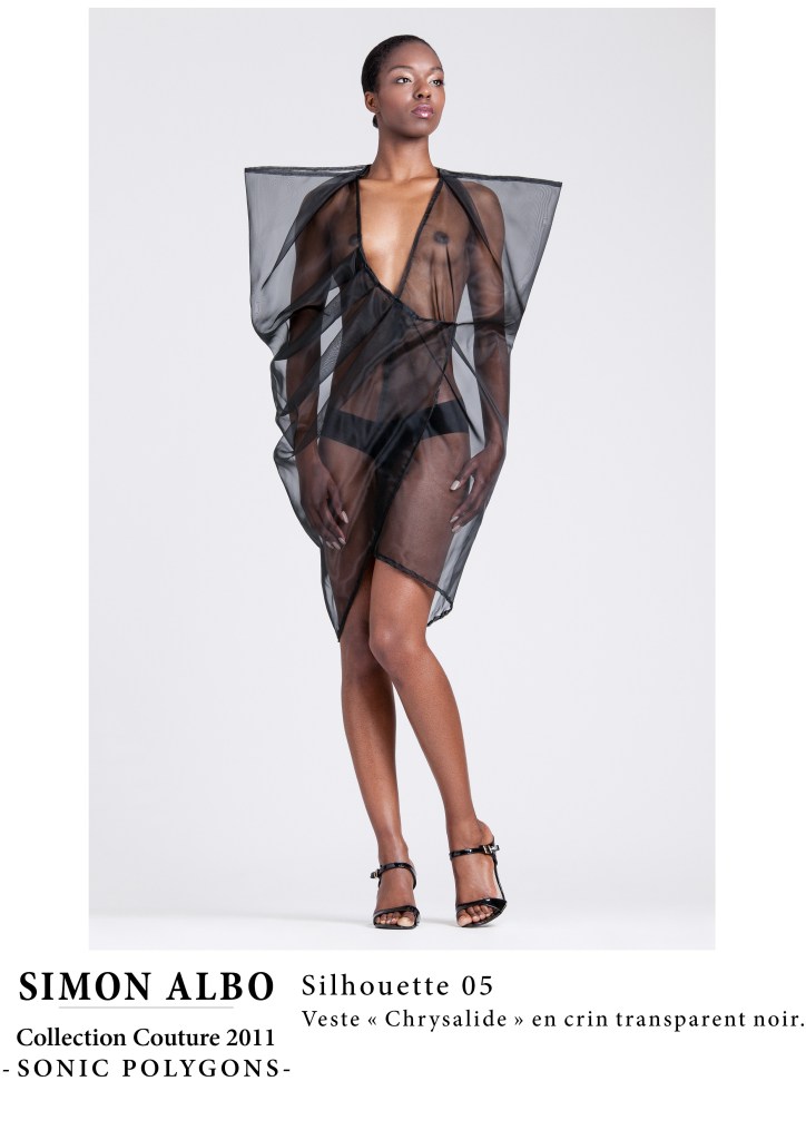 Simon Albo, designer couture : veste en crin transparent noir décorée de passementeries circulaires, pièce de mode contemporaine et artistique.